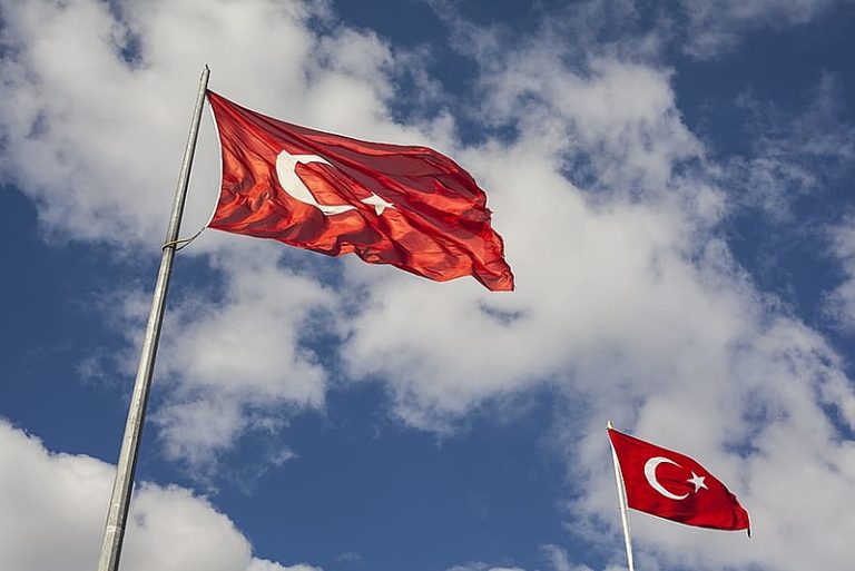Após eleições tensas, Turquia terá segundo turno entre Erdogan e Kilicdaroglu