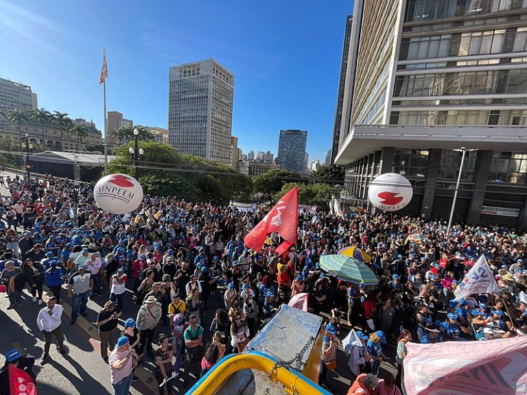 Servidores da prefeitura de SP fazem paralisação nesta quarta (2) por reajuste salarial
