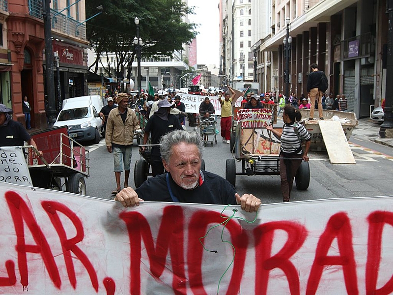 Em São Paulo, pessoas em situação de rua se manifestam pelo direito à moradia