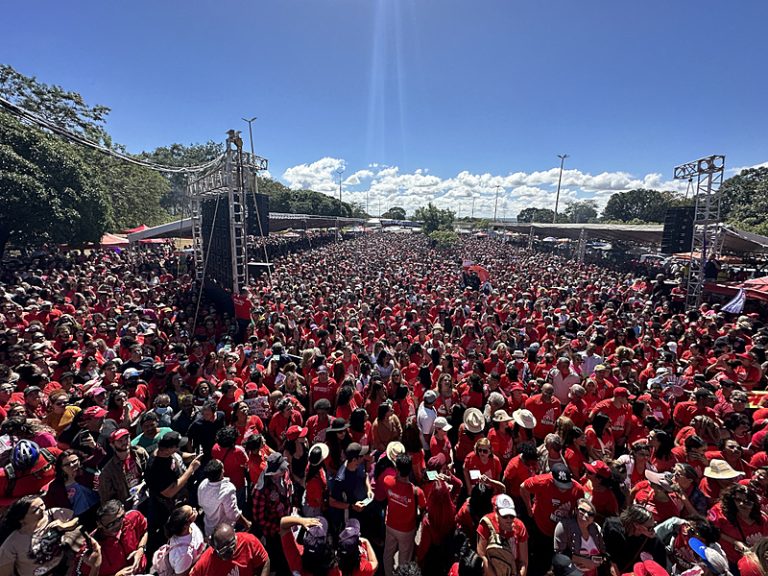 Após 22 dias, professores do Distrito Federal decidem encerrar greve