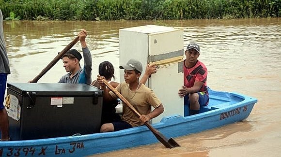 Habitantes resgatam seus pertences