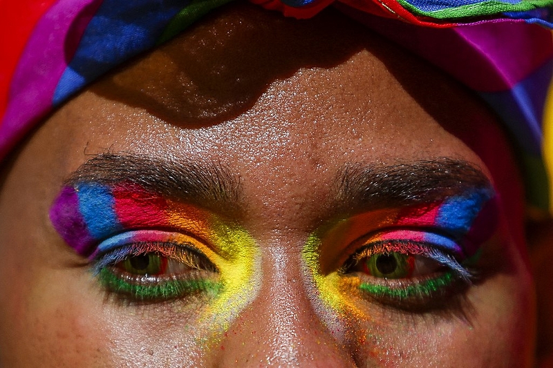 Parada do Orgulho LGBT+ cobra políticas públicas e reúne multidão na Avenida Paulista, no domingo (11)