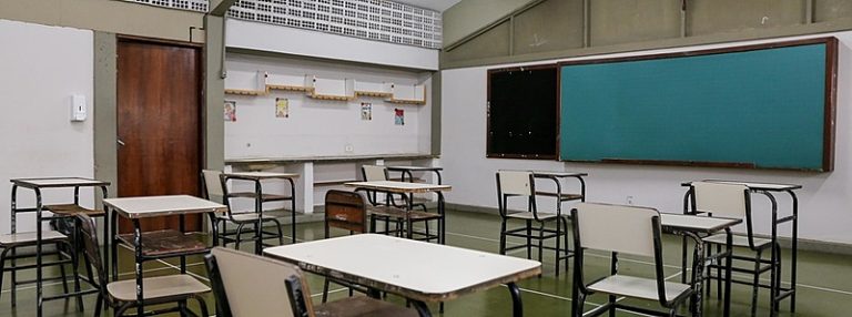 ‘Triste e absurdo’, diz professora sobre municipalização do ensino fundamental em MG