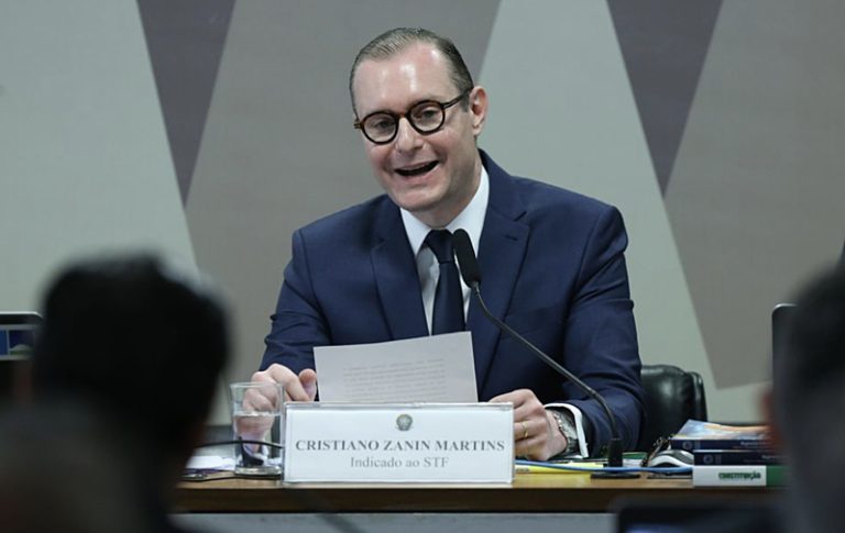 O que é ‘Lawfare’, segundo Cristiano Zanin, o novo ministro do STF