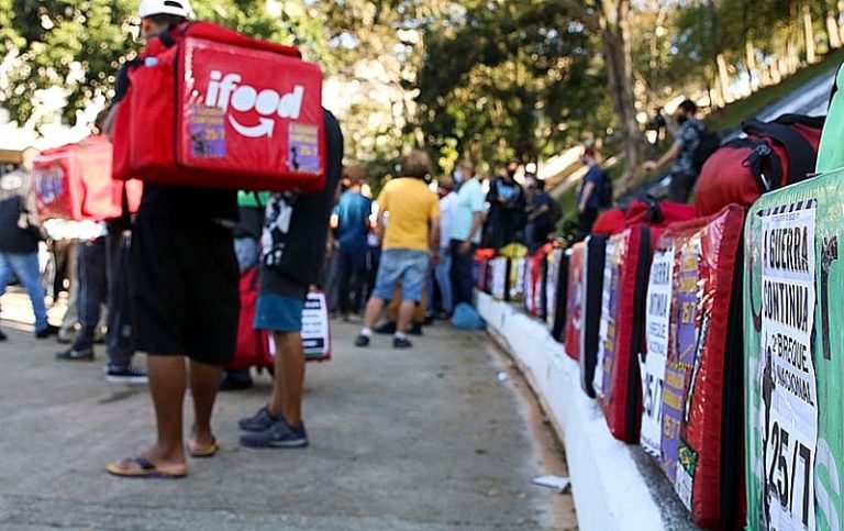 ‘Quer cooptar?’: iFood envia roteiros de vídeos e ‘brindes’ para entregadores influencers