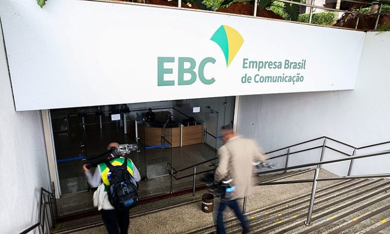 Oito meses de governo e ainda sem comunicação pública