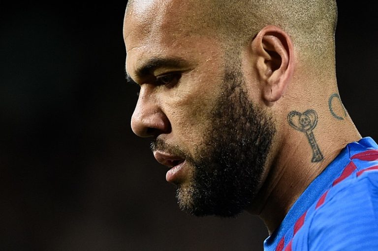 Justiça da Espanha anula condenação contra Daniel Alves por estupro