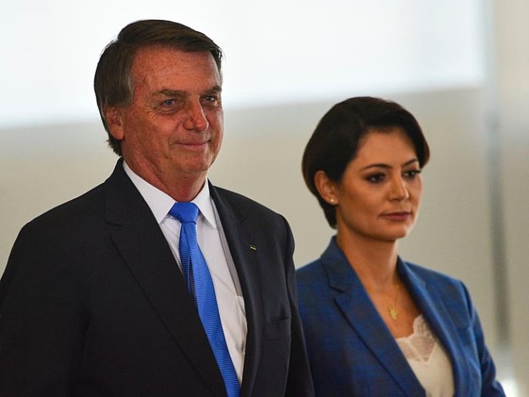 PT pede ao STF nova investigação contra família Bolsonaro por movimentação de R$ 30 milhões