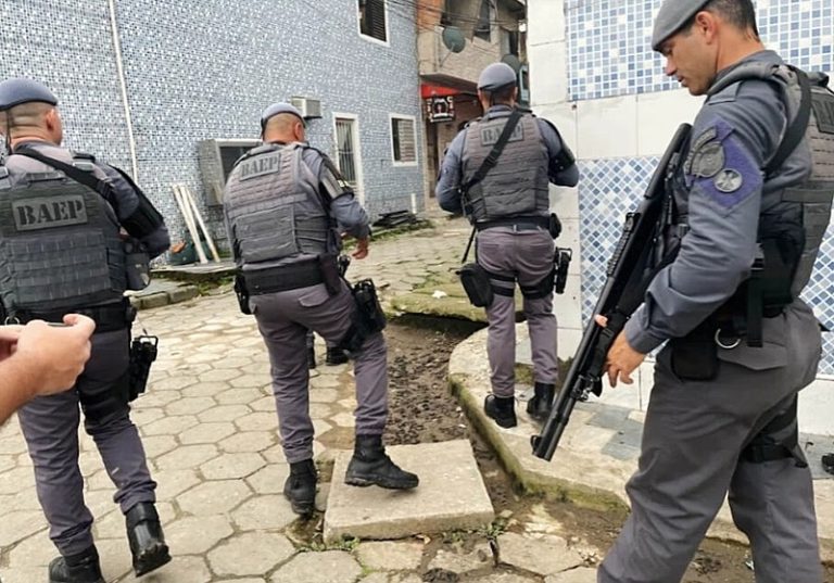 'Nossos filhos são escudos?': mães denunciam ações policiais em escolas na Baixada Santista