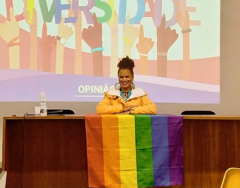 'Somos as minorias das minorias na universidade', diz primeira mulher trans doutora em história