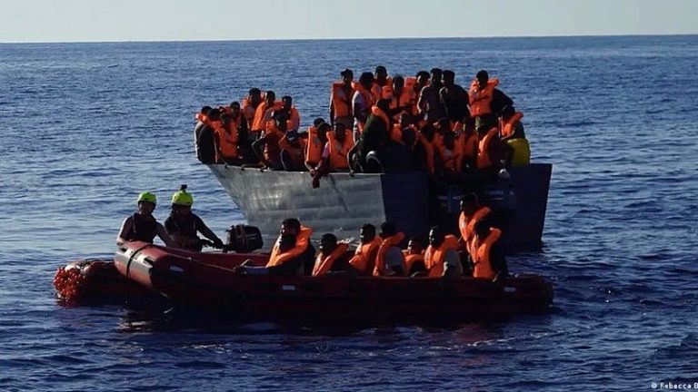 Mais de 2,5 mil imigrantes morreram ou desapareceram no Mar Mediterrâneo este ano