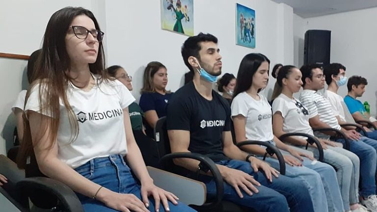 'Saúde mental é uma questão de saúde pública, e todo mundo tinha que ter acesso', diz psicóloga