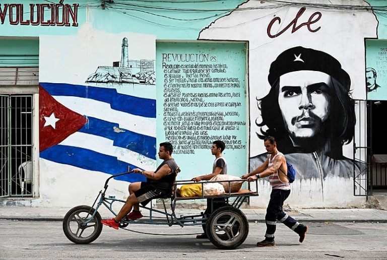 Che Guevara: a perigosa mania de continuar nascendo 