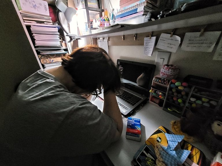 Assédio, carga excessiva e baixos salários: o adoecimento mental no funcionalismo público