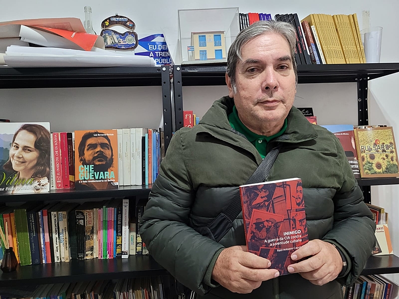 Raúl Antonio Capote Fernández realiza o lançamento do livro 'Inimigo: A guerra da CIA contra a juventude cubana', na próxima segunda-feira (16), às 18h30, no auditório do Cpers-Sindicato