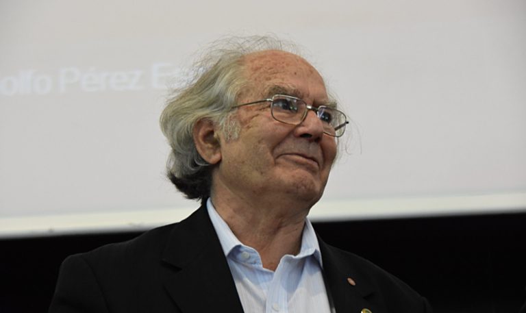 Prêmio Nobel Adolfo Pérez Esquivel critica premiação de Corina Machado: 'Não trabalha pela paz'