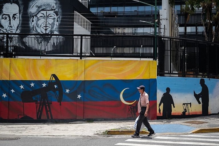 Mesmo com bloqueio, Venezuela se torna 3º maior exportador de petróleo para os EUA