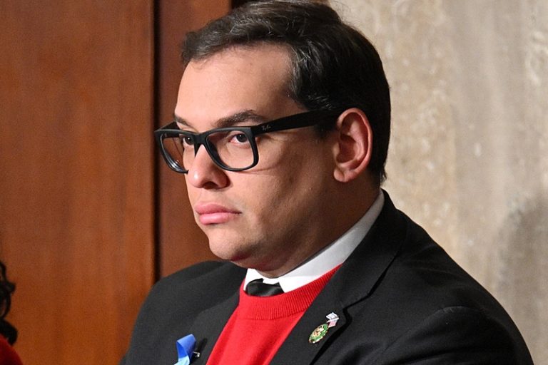 Após receber bolsonaristas, George Santos é acusado de corrupção por Comitê de Ética da Câmara 