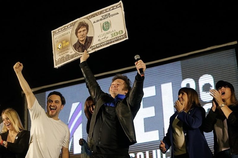 Governo e FMI 'batem cabeça' sobre nova dívida e dólar segue em alta na Argentina