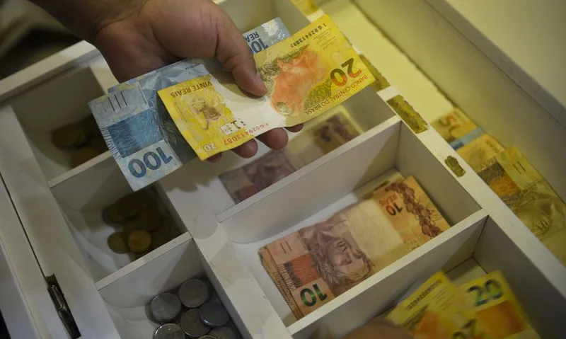 Salário mínimo: novo valor sobe para R$ 1.621.