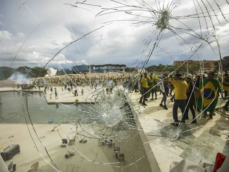 8 de janeiro: narrativa, anistia e sobrevivência da democracia