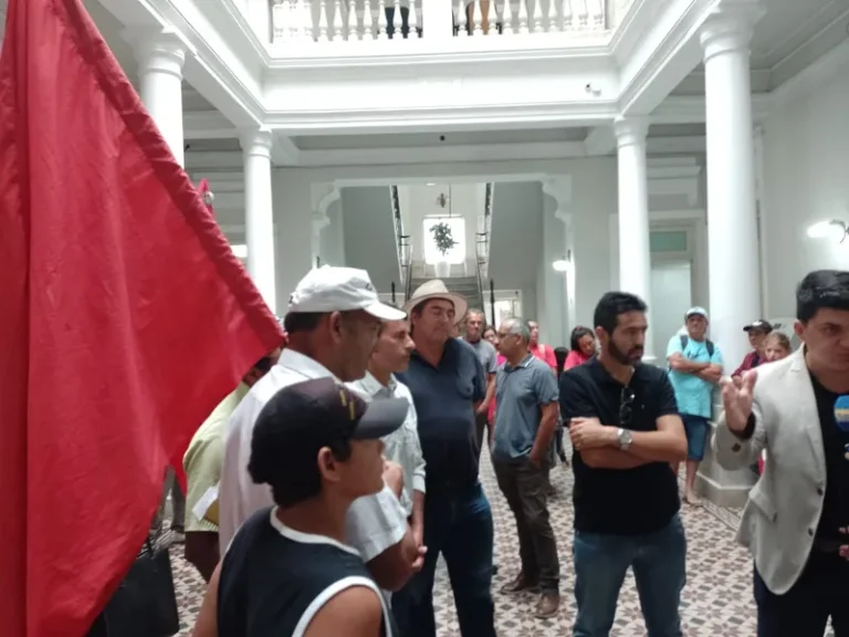 Assentados do MST cobram melhorias nas estradas rurais em Sant'Ana do Livramento (RS)