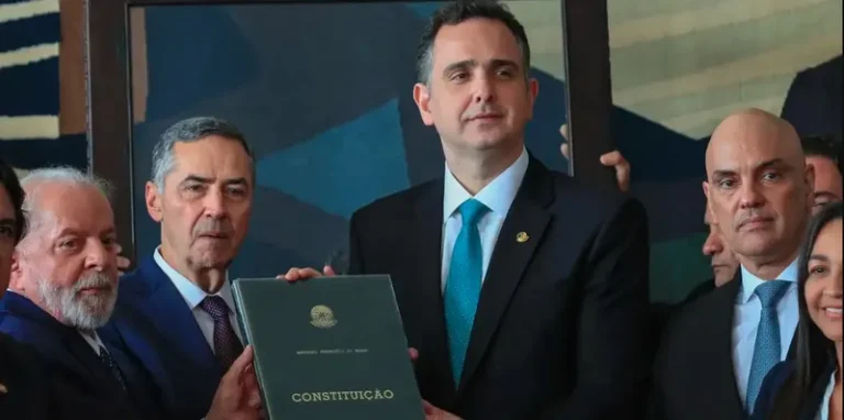 'Democracia Inabalada': presidentes dos três Poderes reafirmam que golpistas serão punidos