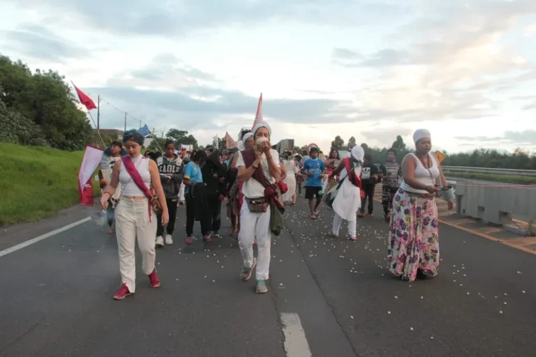 Povos tradicionais marcham contra a ameaça a território com a ampliação da BR-386  