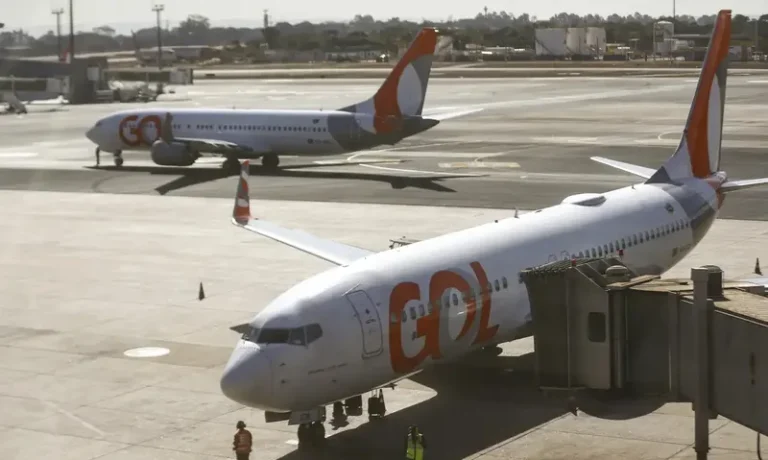 Diretora da UNE denuncia ter sido vítima de racismo em voo da companhia aérea GOL