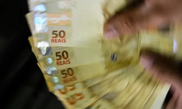 Vereadores de São Paulo reajustam os próprios salários em 37%