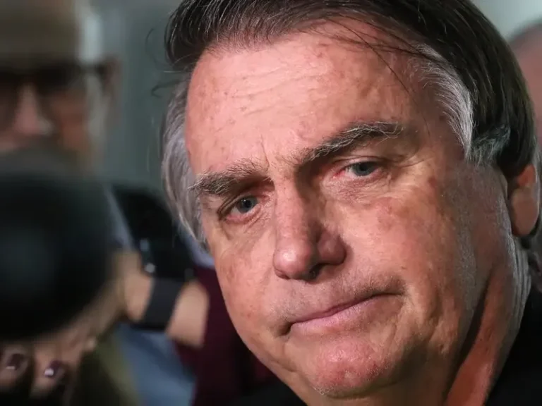 Ex-comandantes do Exército e Aeronáutica implicam Bolsonaro em trama golpista, diz jornal