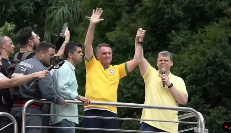 Bolsonaro apresentou as suas armas e segue sendo um forte ativo eleitoral