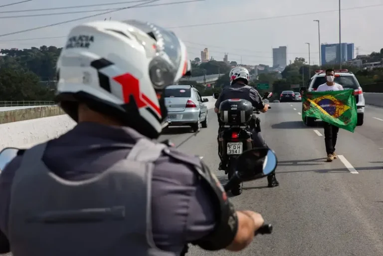 Mortes de crianças e adolescentes por intervenção policial crescem 58% em SP com Tarcísio