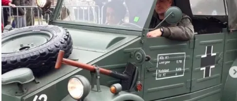 Veículo com símbolo nazista no 7 de setembro