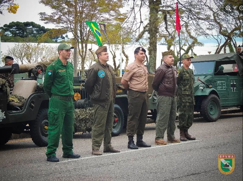 Entidade que desfilou com veículo nazista