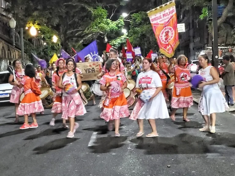 Mulheres caminham em Porto Alegre pelo fim do feminicídio e contra todas as violências