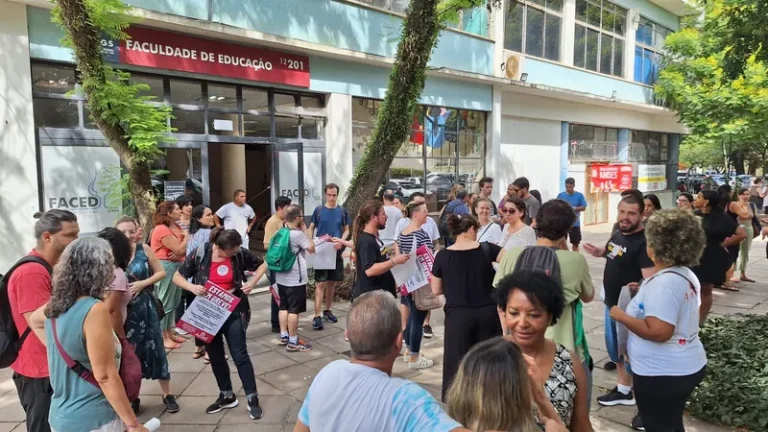Greve dos servidores técnico-administrativos Ufrgs, Ufcspa e IFRS entra em sua segunda semana 