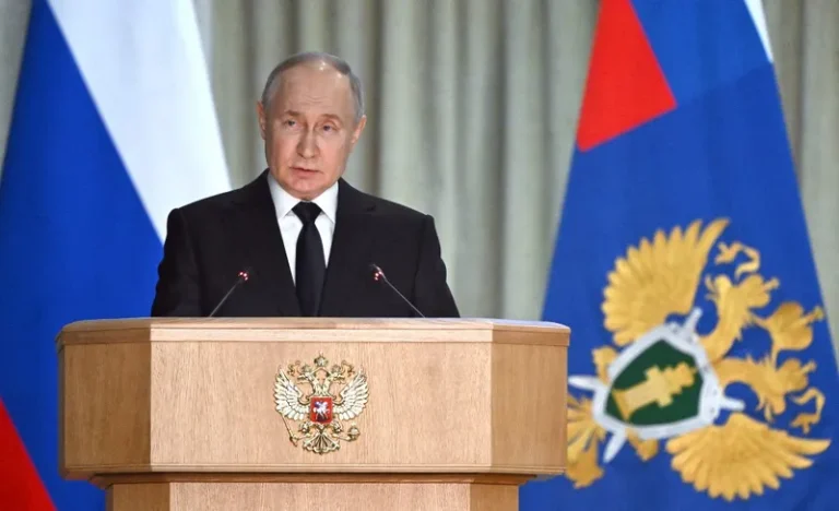 Putin critica Otan e diz que Ocidente vive 'frenesi militarista' 