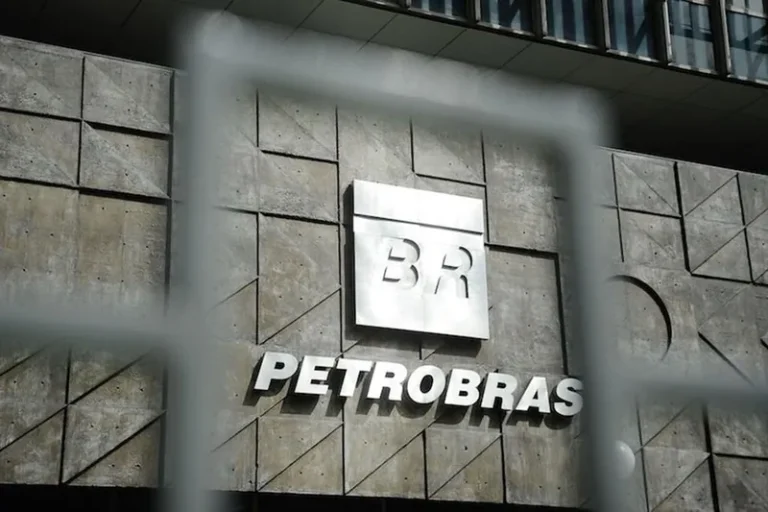 Petrobras lucra 70% menos, mas dobra valor pago a acionistas