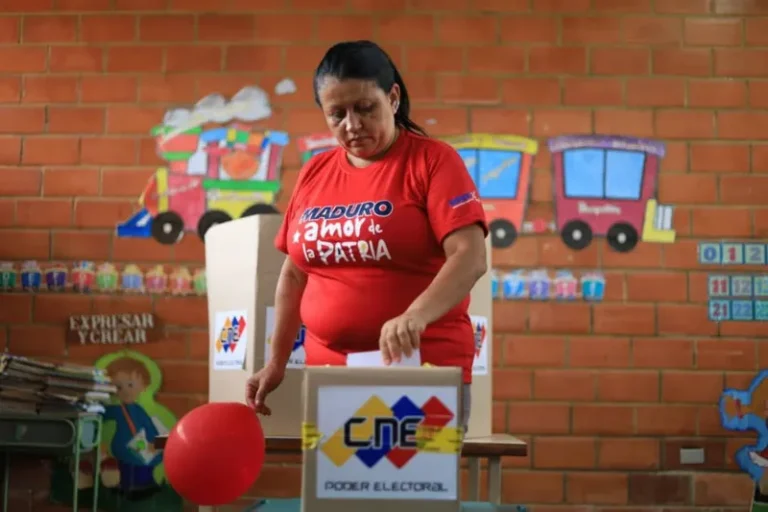 Venezuela marca novas eleições para deputados e governadores para 27 de abril