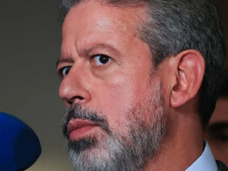Congresso avança com medidas contra STF após Corte restringir emendas parlamentares