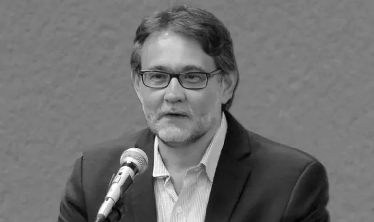 ‘Se não reagirmos, em 15 anos não haverá mais democracia no mundo’, diz pesquisador