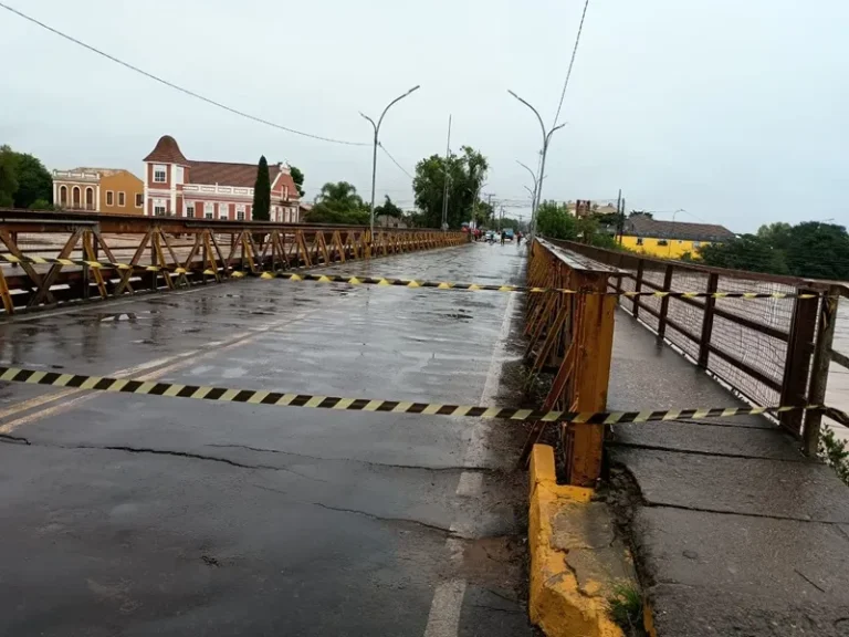 Rio dos Sinos tem cheia histórica e causa enchentes na Região Metropolitana de Porto Alegre