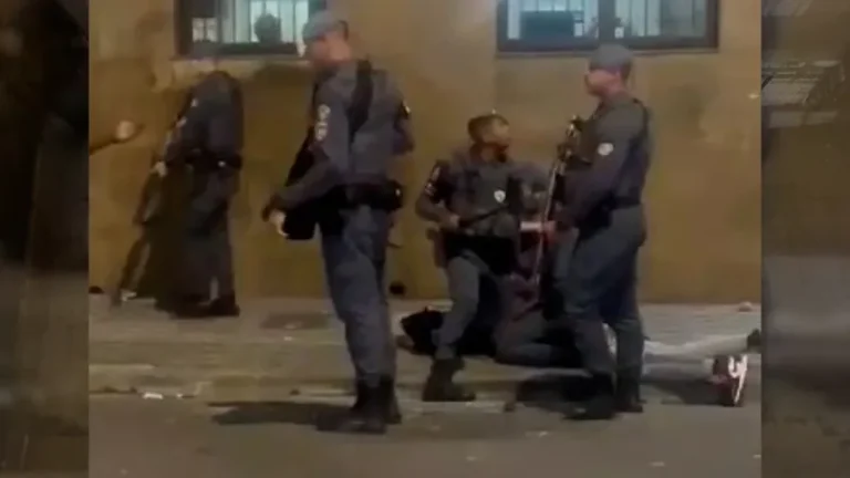 Após morte de senegalês, imigrantes africanos protestam pelo fim da violência policial em SP