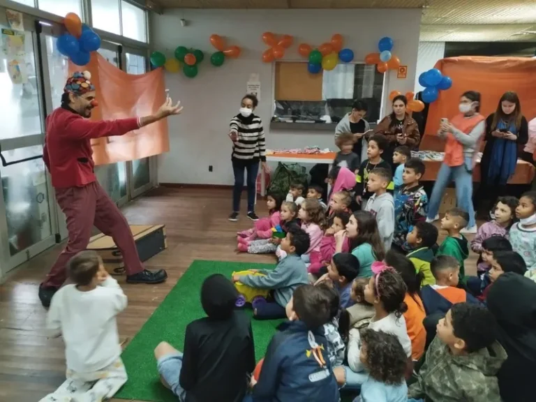 ‘A arte neste momento pode ser um afeto, um abraço, um respiro e um pouco de alegria'