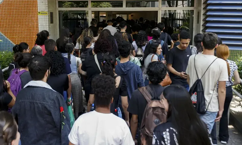 População negra representa 57,8% do DF, mas ainda enfrenta desigualdades estruturais em escolaridade e acesso a serviços.