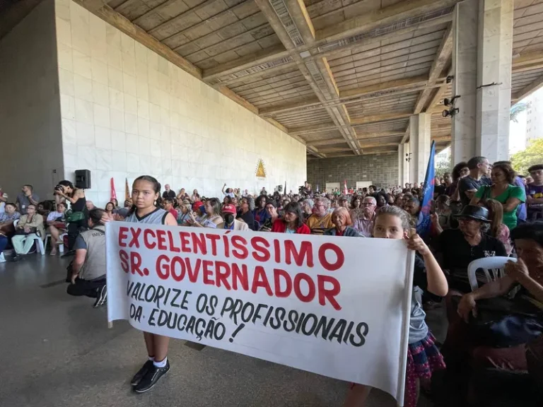 Após aumentar o próprio salário em 300%, Zema quer reajuste de apenas 3,62% para  servidores