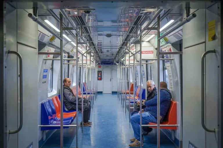 Em seu primeiro dia de funcionamento, Trensurb transporta mais de 3 mil passageiros