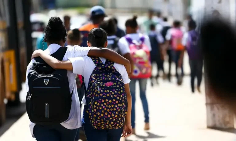 Criança e adolescente: um tema municipal teimosamente esquecido no debate eleitoral