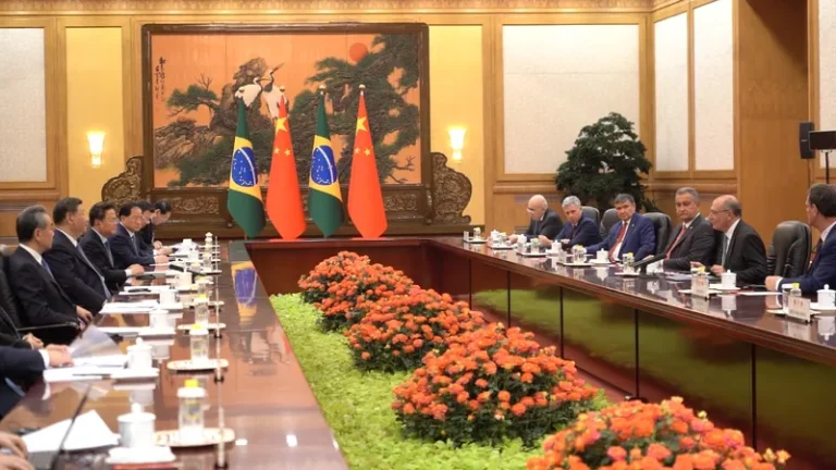 Governo brasileiro quer diversificação comercial com China e celebra empréstimo bilionário